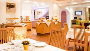 Frühstücksbuffet_Saalbach Frühstück in der Pension Norika in Zentrum Saalbach